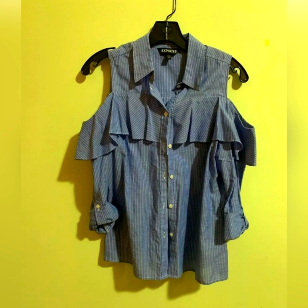 NWT express Cold Shoulder Ruffle top (size Large)